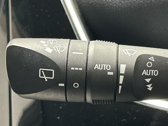 プリウス Ａツーリングセレクション　トヨタセーフティーセンス／ＢＳＭ／衝突軽減支援システム／レーダークルーズ／ＨＵＤ／レーンディパーチャーアラート／レーンキープアシスト／クリアランスソナー／モデリスタエアロ／純正９型ナビ（24枚目）