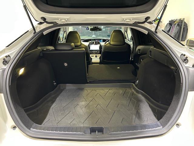 プリウス Ａツーリングセレクション　トヨタセーフティーセンス／ＢＳＭ／衝突軽減支援システム／レーダークルーズ／ＨＵＤ／レーンディパーチャーアラート／レーンキープアシスト／クリアランスソナー／モデリスタエアロ／純正９型ナビ（33枚目）