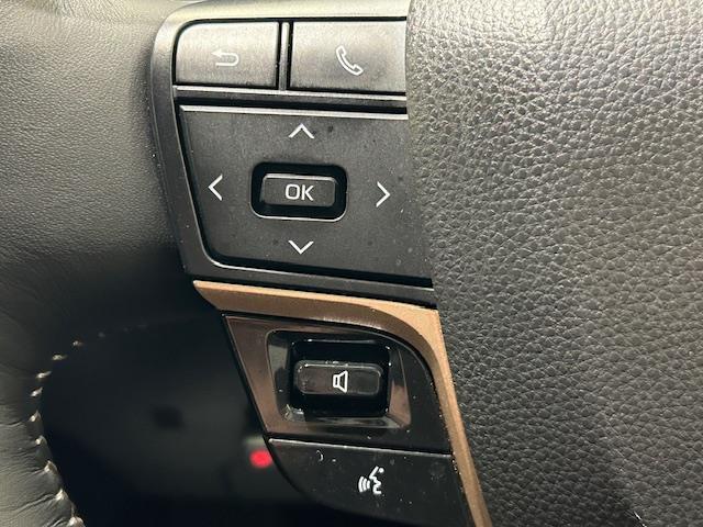 クラウンスポーツ Ｚ　モデリスタエアロ／トヨタセーフティセンス／純正ナビ／純正ＥＴＣ／バックカメラ／全方位カメラ／テレビキャンセラー／ステアリングスイッチ／レザーシート／シートヒーター／パワーシート／シートメモリー（8枚目）