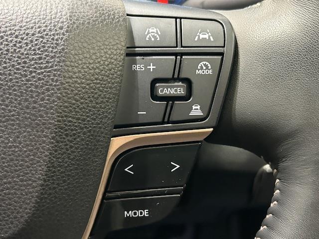 クラウンスポーツ Ｚ　モデリスタエアロ／トヨタセーフティセンス／純正ナビ／純正ＥＴＣ／バックカメラ／全方位カメラ／テレビキャンセラー／ステアリングスイッチ／レザーシート／シートヒーター／パワーシート／シートメモリー（9枚目）