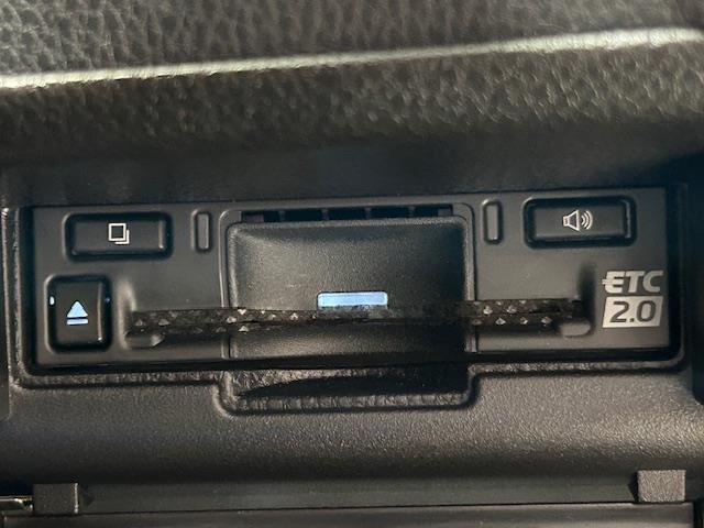 クラウンスポーツ Ｚ　モデリスタエアロ／トヨタセーフティセンス／純正ナビ／純正ＥＴＣ／バックカメラ／全方位カメラ／テレビキャンセラー／ステアリングスイッチ／レザーシート／シートヒーター／パワーシート／シートメモリー（12枚目）