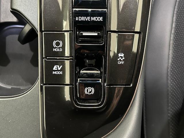 クラウンスポーツ Ｚ　モデリスタエアロ／トヨタセーフティセンス／純正ナビ／純正ＥＴＣ／バックカメラ／全方位カメラ／テレビキャンセラー／ステアリングスイッチ／レザーシート／シートヒーター／パワーシート／シートメモリー（25枚目）