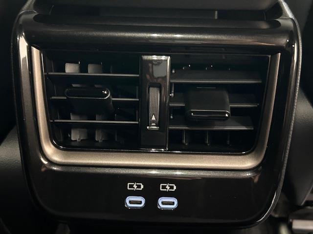 クラウンスポーツ Ｚ　モデリスタエアロ／トヨタセーフティセンス／純正ナビ／純正ＥＴＣ／バックカメラ／全方位カメラ／テレビキャンセラー／ステアリングスイッチ／レザーシート／シートヒーター／パワーシート／シートメモリー（27枚目）