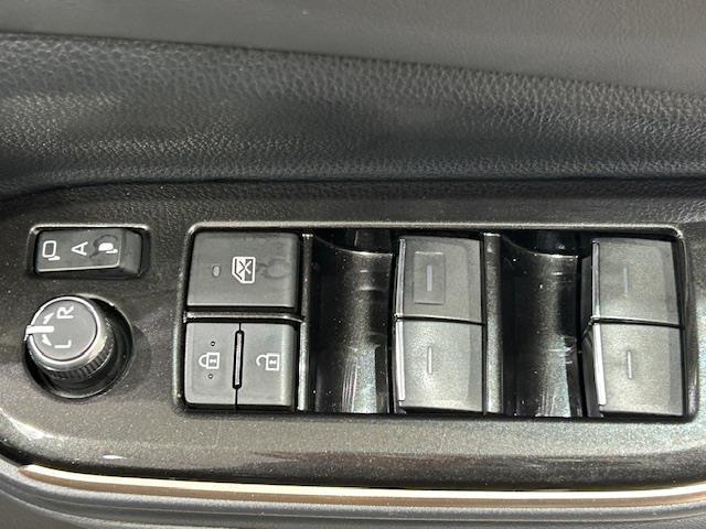 クラウンスポーツ Ｚ　モデリスタエアロ／トヨタセーフティセンス／純正ナビ／純正ＥＴＣ／バックカメラ／全方位カメラ／テレビキャンセラー／ステアリングスイッチ／レザーシート／シートヒーター／パワーシート／シートメモリー（29枚目）