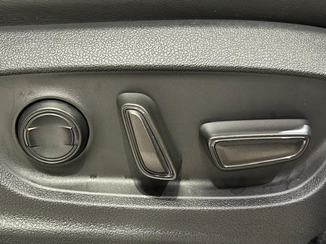 クラウンスポーツ Ｚ　モデリスタエアロ／トヨタセーフティセンス／純正ナビ／純正ＥＴＣ／バックカメラ／全方位カメラ／テレビキャンセラー／ステアリングスイッチ／レザーシート／シートヒーター／パワーシート／シートメモリー（34枚目）