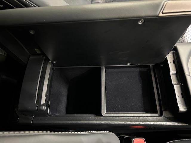 クラウンスポーツ Ｚ　モデリスタエアロ／トヨタセーフティセンス／純正ナビ／純正ＥＴＣ／バックカメラ／全方位カメラ／テレビキャンセラー／ステアリングスイッチ／レザーシート／シートヒーター／パワーシート／シートメモリー（44枚目）