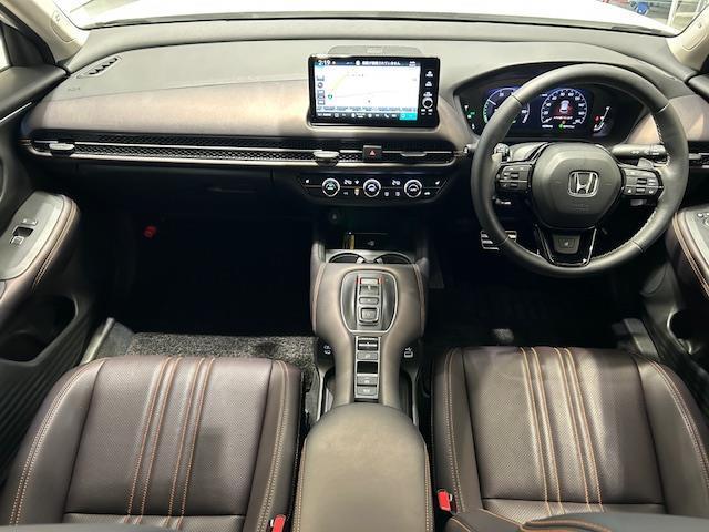 ＺＲ－Ｖ ｅ：ＨＥＶ　Ｚ　ホンダセンシング／純正ナビ（ＨＯＮＤＡ　ＣＯＮＮＥＣＴ）全方位カメラ／純正ビルドインＥＴＣ／純正ドライブレコーダー（前後）／電動リアゲート／ハンズフリーアクセスパワーテールゲート／革巻きステアリング（3枚目）