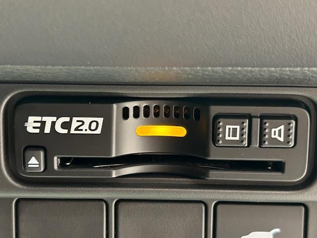 ＺＲ－Ｖ ｅ：ＨＥＶ　Ｚ　ホンダセンシング／純正ナビ（ＨＯＮＤＡ　ＣＯＮＮＥＣＴ）全方位カメラ／純正ビルドインＥＴＣ／純正ドライブレコーダー（前後）／電動リアゲート／ハンズフリーアクセスパワーテールゲート／革巻きステアリング（7枚目）