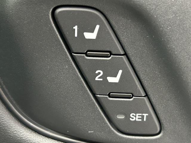 ＺＲ－Ｖ ｅ：ＨＥＶ　Ｚ　ホンダセンシング／純正ナビ（ＨＯＮＤＡ　ＣＯＮＮＥＣＴ）全方位カメラ／純正ビルドインＥＴＣ／純正ドライブレコーダー（前後）／電動リアゲート／ハンズフリーアクセスパワーテールゲート／革巻きステアリング（8枚目）