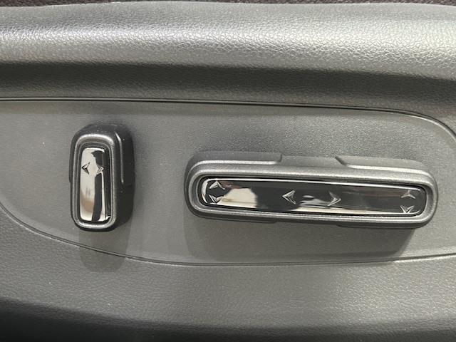 ＺＲ－Ｖ ｅ：ＨＥＶ　Ｚ　ホンダセンシング／純正ナビ（ＨＯＮＤＡ　ＣＯＮＮＥＣＴ）全方位カメラ／純正ビルドインＥＴＣ／純正ドライブレコーダー（前後）／電動リアゲート／ハンズフリーアクセスパワーテールゲート／革巻きステアリング（9枚目）