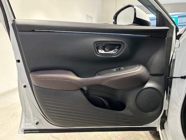 ＺＲ－Ｖ ｅ：ＨＥＶ　Ｚ　ホンダセンシング／純正ナビ（ＨＯＮＤＡ　ＣＯＮＮＥＣＴ）全方位カメラ／純正ビルドインＥＴＣ／純正ドライブレコーダー（前後）／電動リアゲート／ハンズフリーアクセスパワーテールゲート／革巻きステアリング（50枚目）