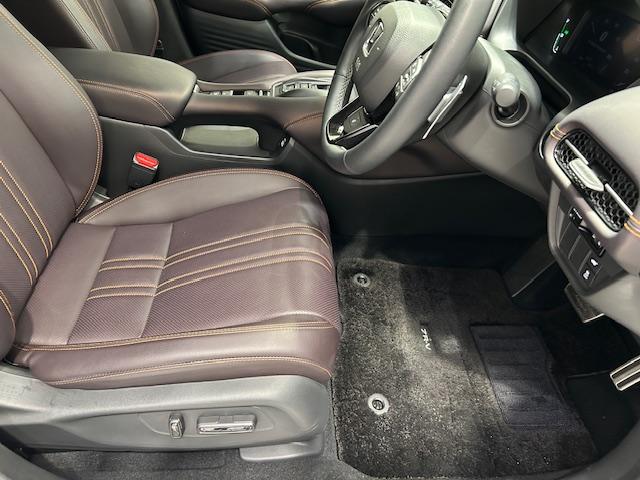 ＺＲ－Ｖ ｅ：ＨＥＶ　Ｚ　ホンダセンシング／純正ナビ（ＨＯＮＤＡ　ＣＯＮＮＥＣＴ）全方位カメラ／純正ビルドインＥＴＣ／純正ドライブレコーダー（前後）／電動リアゲート／ハンズフリーアクセスパワーテールゲート／革巻きステアリング（68枚目）