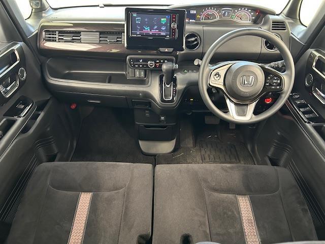 N-BOXカスタム G・Lホンダセンシング ホンダセンシング/社外SDナビ/バックカメラ/フルセグTV/純正ETC/ドラレコ/片側パワスラ/ステアリングスイッチ/純正LEDヘッドライト/オートライト/純正フロアマット/純正アルミホイール(3枚目)