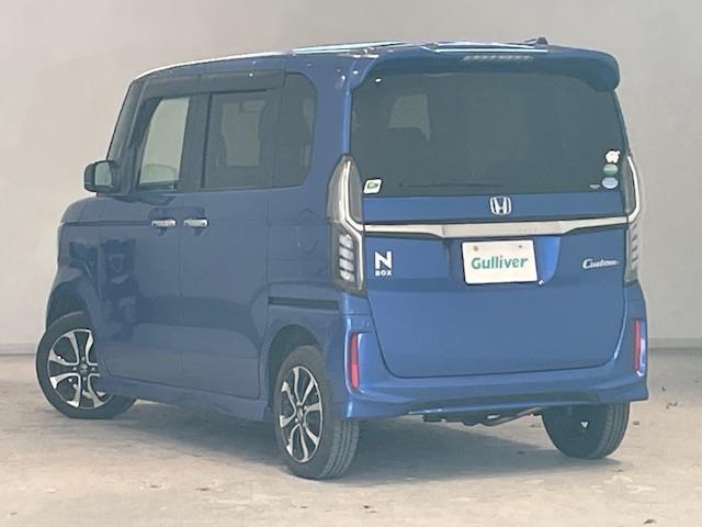 N-BOXカスタム G・Lホンダセンシング ホンダセンシング/社外SDナビ/バックカメラ/フルセグTV/純正ETC/ドラレコ/片側パワスラ/ステアリングスイッチ/純正LEDヘッドライト/オートライト/純正フロアマット/純正アルミホイール(4枚目)