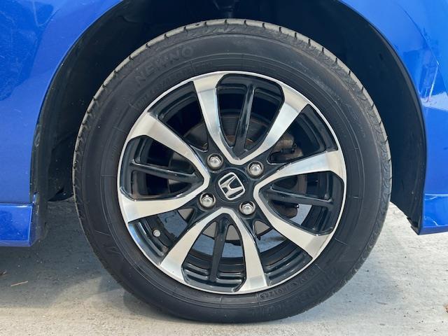 N-BOXカスタム G・Lホンダセンシング ホンダセンシング/社外SDナビ/バックカメラ/フルセグTV/純正ETC/ドラレコ/片側パワスラ/ステアリングスイッチ/純正LEDヘッドライト/オートライト/純正フロアマット/純正アルミホイール(17枚目)