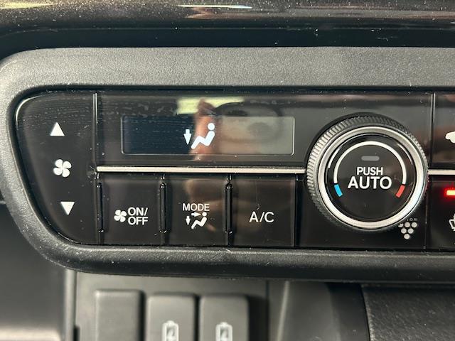 N-BOXカスタム G・Lホンダセンシング ホンダセンシング/社外SDナビ/バックカメラ/フルセグTV/純正ETC/ドラレコ/片側パワスラ/ステアリングスイッチ/純正LEDヘッドライト/オートライト/純正フロアマット/純正アルミホイール(26枚目)