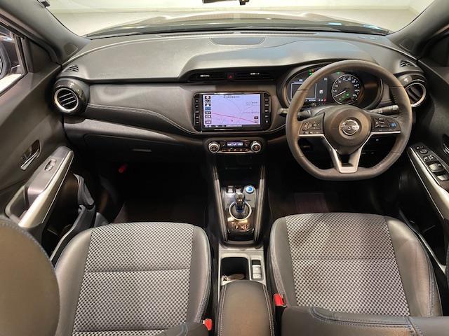 キックス Ｘ　プロパイロット／純正ナビ／アイドリングストップ／電子パーキング／革巻きステアリング／プッシュスタート／ＬＥＤヘッドライト／純正フロアマット／純正アルミホイール／ドアバイザー／ルーフレール（3枚目）