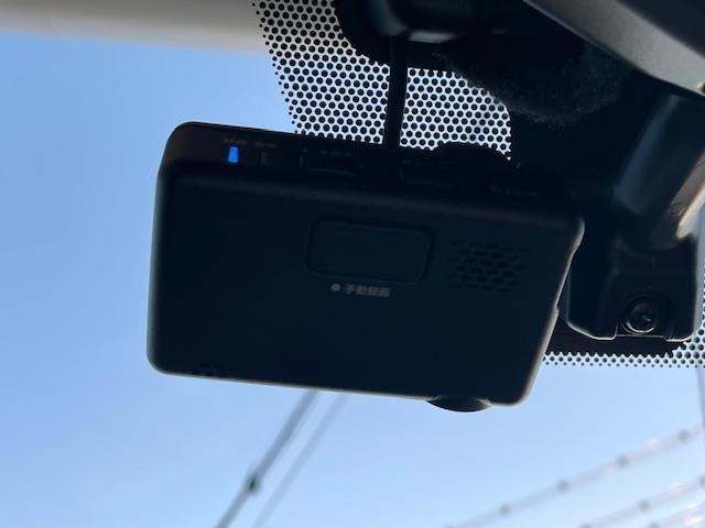 キックス Ｘ　プロパイロット／純正ナビ／アイドリングストップ／電子パーキング／革巻きステアリング／プッシュスタート／ＬＥＤヘッドライト／純正フロアマット／純正アルミホイール／ドアバイザー／ルーフレール（9枚目）