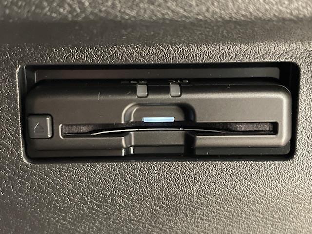 キックス Ｘ　プロパイロット／純正ナビ／アイドリングストップ／電子パーキング／革巻きステアリング／プッシュスタート／ＬＥＤヘッドライト／純正フロアマット／純正アルミホイール／ドアバイザー／ルーフレール（10枚目）