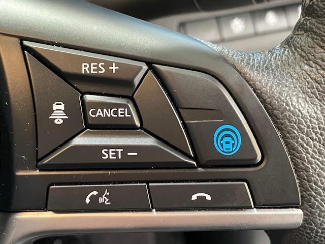 キックス Ｘ　プロパイロット／純正ナビ／アイドリングストップ／電子パーキング／革巻きステアリング／プッシュスタート／ＬＥＤヘッドライト／純正フロアマット／純正アルミホイール／ドアバイザー／ルーフレール（12枚目）