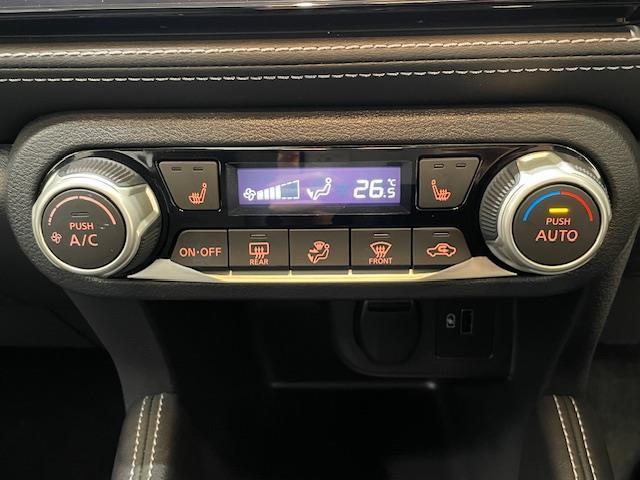 キックス Ｘ　プロパイロット／純正ナビ／アイドリングストップ／電子パーキング／革巻きステアリング／プッシュスタート／ＬＥＤヘッドライト／純正フロアマット／純正アルミホイール／ドアバイザー／ルーフレール（26枚目）