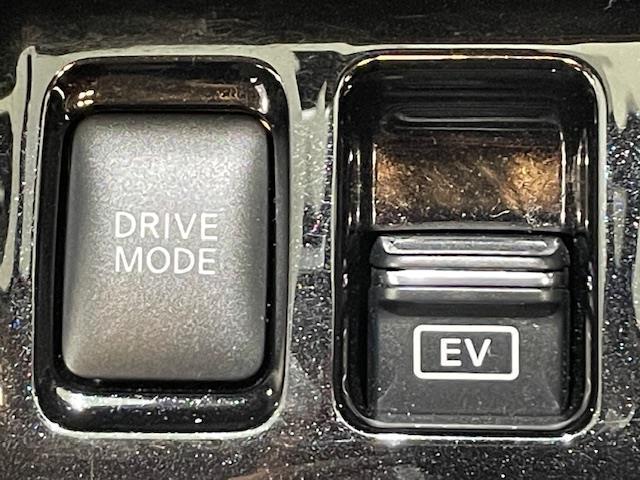 キックス Ｘ　プロパイロット／純正ナビ／アイドリングストップ／電子パーキング／革巻きステアリング／プッシュスタート／ＬＥＤヘッドライト／純正フロアマット／純正アルミホイール／ドアバイザー／ルーフレール（32枚目）