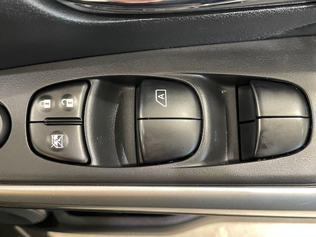 キックス Ｘ　プロパイロット／純正ナビ／アイドリングストップ／電子パーキング／革巻きステアリング／プッシュスタート／ＬＥＤヘッドライト／純正フロアマット／純正アルミホイール／ドアバイザー／ルーフレール（44枚目）