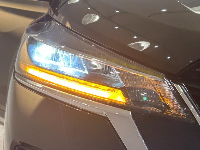 キックス Ｘ　プロパイロット／純正ナビ／アイドリングストップ／電子パーキング／革巻きステアリング／プッシュスタート／ＬＥＤヘッドライト／純正フロアマット／純正アルミホイール／ドアバイザー／ルーフレール（70枚目）