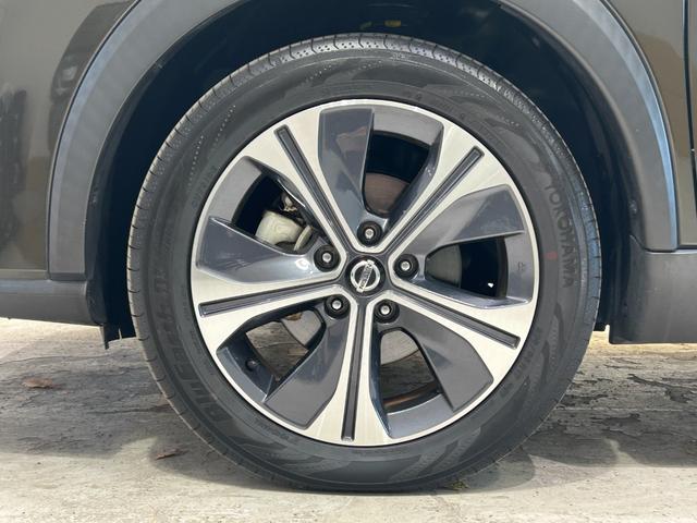 キックス Ｘ　プロパイロット／純正ナビ／アイドリングストップ／電子パーキング／革巻きステアリング／プッシュスタート／ＬＥＤヘッドライト／純正フロアマット／純正アルミホイール／ドアバイザー／ルーフレール（76枚目）