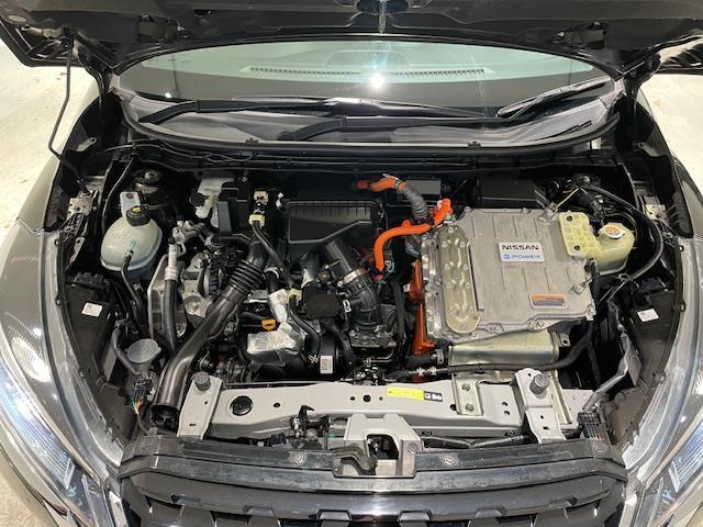 キックス Ｘ　プロパイロット／純正ナビ／アイドリングストップ／電子パーキング／革巻きステアリング／プッシュスタート／ＬＥＤヘッドライト／純正フロアマット／純正アルミホイール／ドアバイザー／ルーフレール（80枚目）