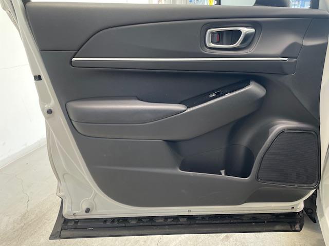 ヴェゼル e:HEV Z 純正エアロパーツ(F/S/R)/ホンダセンシング/純正ナビ/アイドリングストップ/電子パーキング/革巻きステアリング/シートヒーター(運転席/助手席)/プッシュスタート/LEDヘッドライト(67枚目)