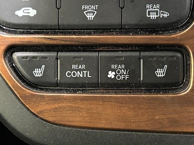 ステップワゴン e:HEVスパーダ ワンオーナー/ホンダセンシング/BSM/純正ナビ/バックカメラ/前後ドラレコ/ETC/後席モニター/電子パーキング/パワーテールゲート/両側パワスラ/車高調/シートヒーター/パワーシート/オットマン(12枚目)