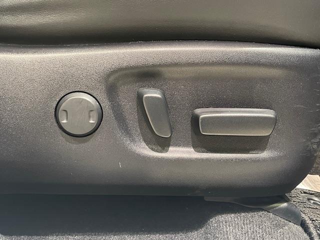 ハリアー プレミアム　トヨタセーフティセンス／純正ＳＤナビ／バックカメラ／ＥＴＣ／ドラレコ／ＴＶキャンセラー／電動リアゲート／ＭＴモード付きＡＴ／ＬＥＤヘッドライト／シーケンシャルウィンカー／パワーシート／純正フロアマット（32枚目）