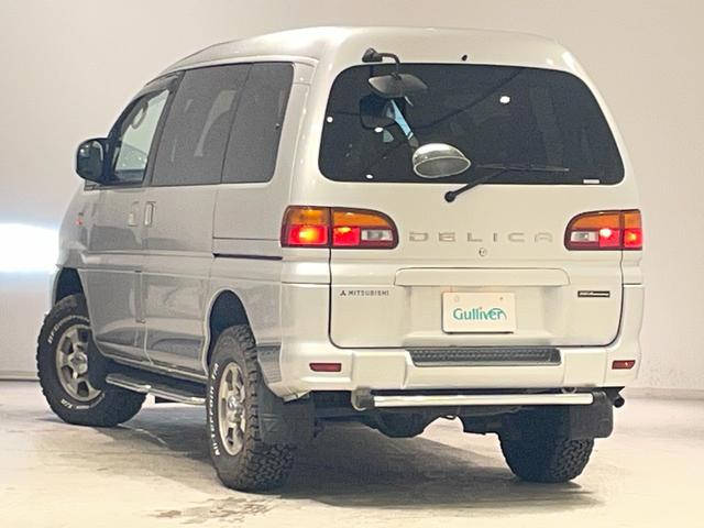 デリカスペースギア 4ドア3.0 20thリミテッド ハイR 4WD ワンオーナー/4WD/カーオーディオ/センターデフロック/ETC/純正アルミホイール/電動格納ミラー/3列シート/ウォークスルー/社外フロアマット/ドアバイザー/片側スライドドア/ABS/ドアバイザー(4枚目)