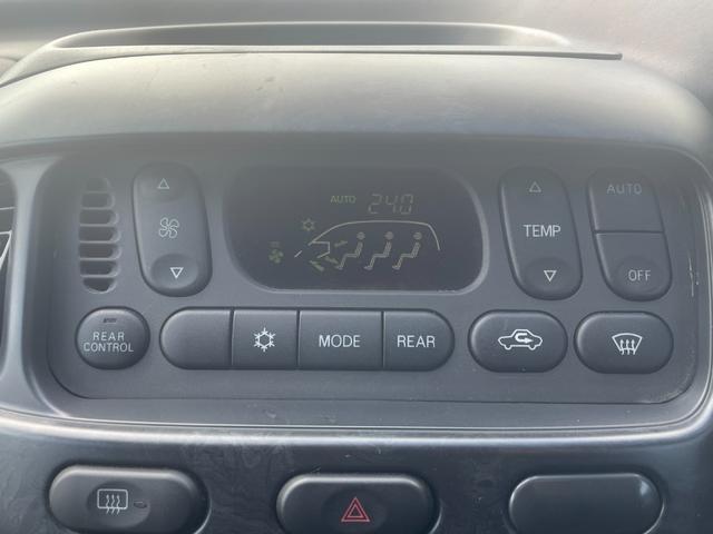 デリカスペースギア 4ドア3.0 20thリミテッド ハイR 4WD ワンオーナー/4WD/カーオーディオ/センターデフロック/ETC/純正アルミホイール/電動格納ミラー/3列シート/ウォークスルー/社外フロアマット/ドアバイザー/片側スライドドア/ABS/ドアバイザー(7枚目)