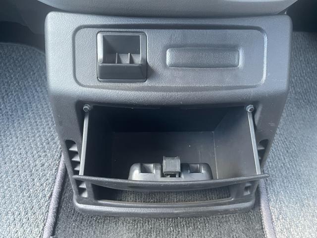 デリカスペースギア 4ドア3.0 20thリミテッド ハイR 4WD ワンオーナー/4WD/カーオーディオ/センターデフロック/ETC/純正アルミホイール/電動格納ミラー/3列シート/ウォークスルー/社外フロアマット/ドアバイザー/片側スライドドア/ABS/ドアバイザー(13枚目)