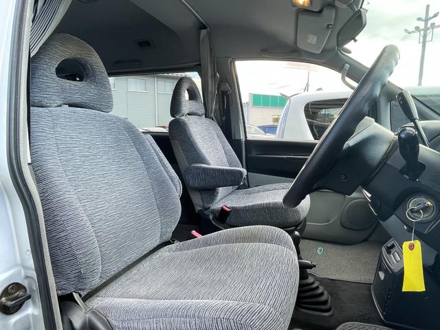 デリカスペースギア 4ドア3.0 20thリミテッド ハイR 4WD ワンオーナー/4WD/カーオーディオ/センターデフロック/ETC/純正アルミホイール/電動格納ミラー/3列シート/ウォークスルー/社外フロアマット/ドアバイザー/片側スライドドア/ABS/ドアバイザー(15枚目)