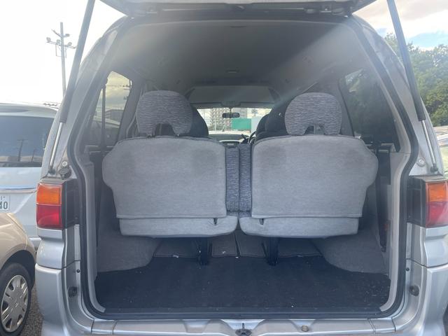 デリカスペースギア 4ドア3.0 20thリミテッド ハイR 4WD ワンオーナー/4WD/カーオーディオ/センターデフロック/ETC/純正アルミホイール/電動格納ミラー/3列シート/ウォークスルー/社外フロアマット/ドアバイザー/片側スライドドア/ABS/ドアバイザー(17枚目)