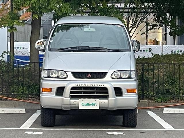 デリカスペースギア 4ドア3.0 20thリミテッド ハイR 4WD ワンオーナー/4WD/カーオーディオ/センターデフロック/ETC/純正アルミホイール/電動格納ミラー/3列シート/ウォークスルー/社外フロアマット/ドアバイザー/片側スライドドア/ABS/ドアバイザー(19枚目)