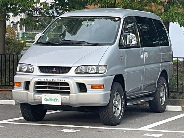 デリカスペースギア 4ドア3.0 20thリミテッド ハイR 4WD ワンオーナー/4WD/カーオーディオ/センターデフロック/ETC/純正アルミホイール/電動格納ミラー/3列シート/ウォークスルー/社外フロアマット/ドアバイザー/片側スライドドア/ABS/ドアバイザー(20枚目)