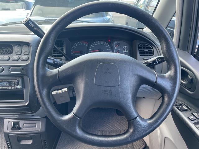 デリカスペースギア 4ドア3.0 20thリミテッド ハイR 4WD ワンオーナー/4WD/カーオーディオ/センターデフロック/ETC/純正アルミホイール/電動格納ミラー/3列シート/ウォークスルー/社外フロアマット/ドアバイザー/片側スライドドア/ABS/ドアバイザー(23枚目)