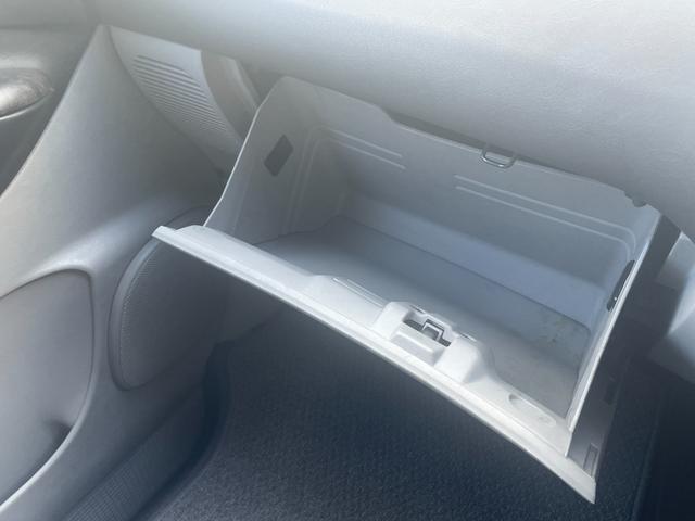 デリカスペースギア 4ドア3.0 20thリミテッド ハイR 4WD ワンオーナー/4WD/カーオーディオ/センターデフロック/ETC/純正アルミホイール/電動格納ミラー/3列シート/ウォークスルー/社外フロアマット/ドアバイザー/片側スライドドア/ABS/ドアバイザー(25枚目)