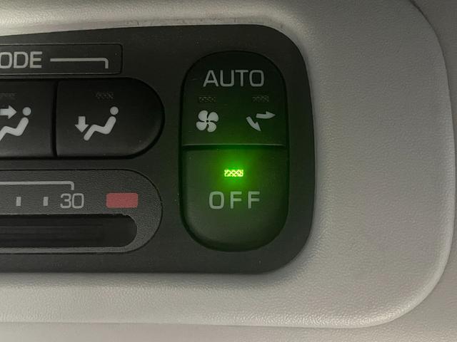 デリカスペースギア 4ドア3.0 20thリミテッド ハイR 4WD ワンオーナー/4WD/カーオーディオ/センターデフロック/ETC/純正アルミホイール/電動格納ミラー/3列シート/ウォークスルー/社外フロアマット/ドアバイザー/片側スライドドア/ABS/ドアバイザー(28枚目)