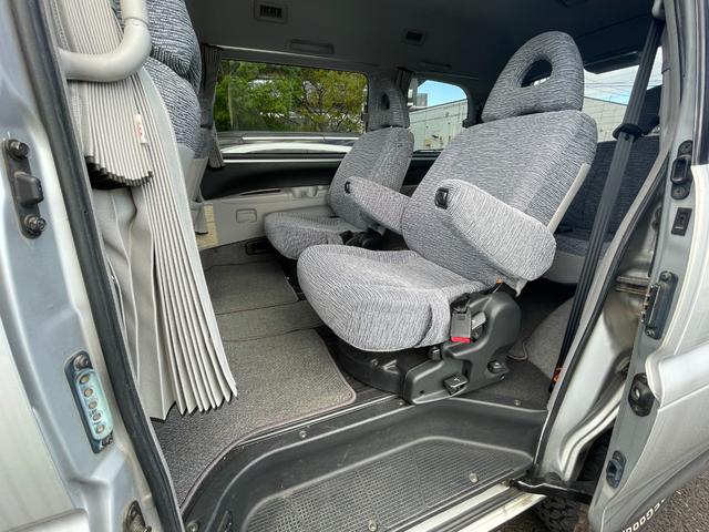 デリカスペースギア 4ドア3.0 20thリミテッド ハイR 4WD ワンオーナー/4WD/カーオーディオ/センターデフロック/ETC/純正アルミホイール/電動格納ミラー/3列シート/ウォークスルー/社外フロアマット/ドアバイザー/片側スライドドア/ABS/ドアバイザー(30枚目)