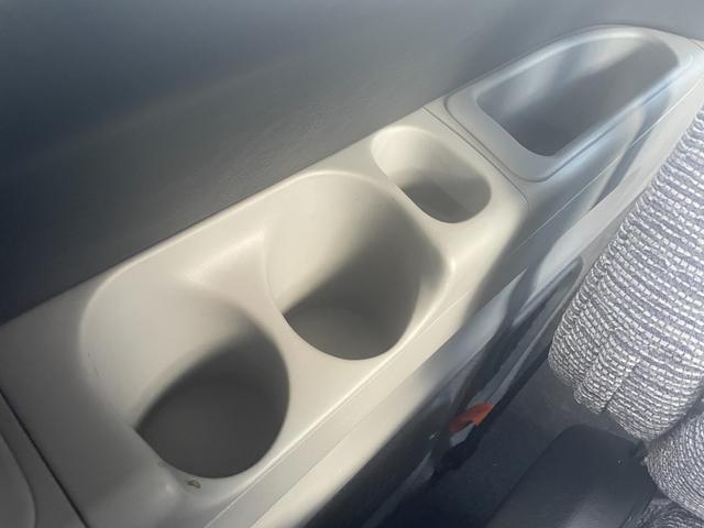 デリカスペースギア 4ドア3.0 20thリミテッド ハイR 4WD ワンオーナー/4WD/カーオーディオ/センターデフロック/ETC/純正アルミホイール/電動格納ミラー/3列シート/ウォークスルー/社外フロアマット/ドアバイザー/片側スライドドア/ABS/ドアバイザー(47枚目)