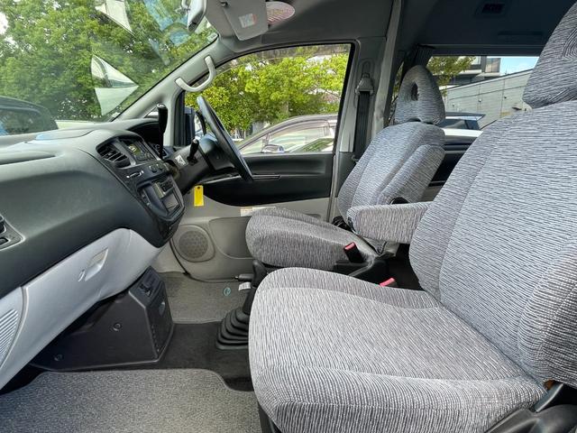 デリカスペースギア 4ドア3.0 20thリミテッド ハイR 4WD ワンオーナー/4WD/カーオーディオ/センターデフロック/ETC/純正アルミホイール/電動格納ミラー/3列シート/ウォークスルー/社外フロアマット/ドアバイザー/片側スライドドア/ABS/ドアバイザー(51枚目)