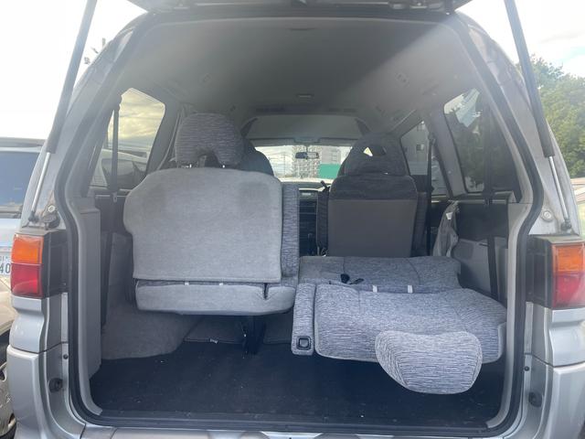 デリカスペースギア 4ドア3.0 20thリミテッド ハイR 4WD ワンオーナー/4WD/カーオーディオ/センターデフロック/ETC/純正アルミホイール/電動格納ミラー/3列シート/ウォークスルー/社外フロアマット/ドアバイザー/片側スライドドア/ABS/ドアバイザー(52枚目)