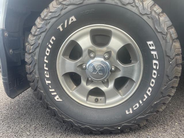 デリカスペースギア 4ドア3.0 20thリミテッド ハイR 4WD ワンオーナー/4WD/カーオーディオ/センターデフロック/ETC/純正アルミホイール/電動格納ミラー/3列シート/ウォークスルー/社外フロアマット/ドアバイザー/片側スライドドア/ABS/ドアバイザー(67枚目)