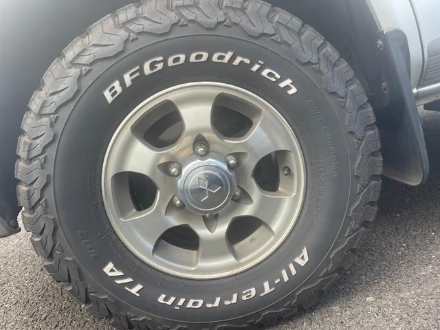 デリカスペースギア 4ドア3.0 20thリミテッド ハイR 4WD ワンオーナー/4WD/カーオーディオ/センターデフロック/ETC/純正アルミホイール/電動格納ミラー/3列シート/ウォークスルー/社外フロアマット/ドアバイザー/片側スライドドア/ABS/ドアバイザー(68枚目)