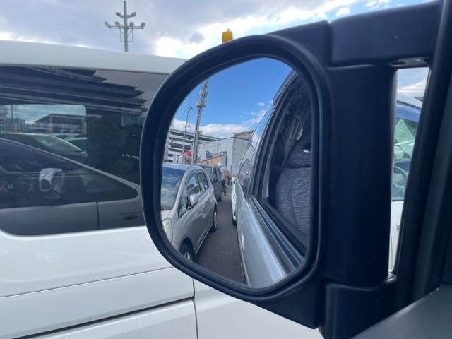 デリカスペースギア 4ドア3.0 20thリミテッド ハイR 4WD ワンオーナー/4WD/カーオーディオ/センターデフロック/ETC/純正アルミホイール/電動格納ミラー/3列シート/ウォークスルー/社外フロアマット/ドアバイザー/片側スライドドア/ABS/ドアバイザー(69枚目)